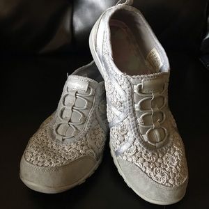 Skechers slip on shoes 👟